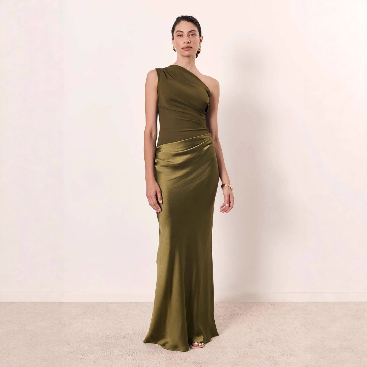 Vestido Longo Cetim Decote Diagonal Sem Mangas