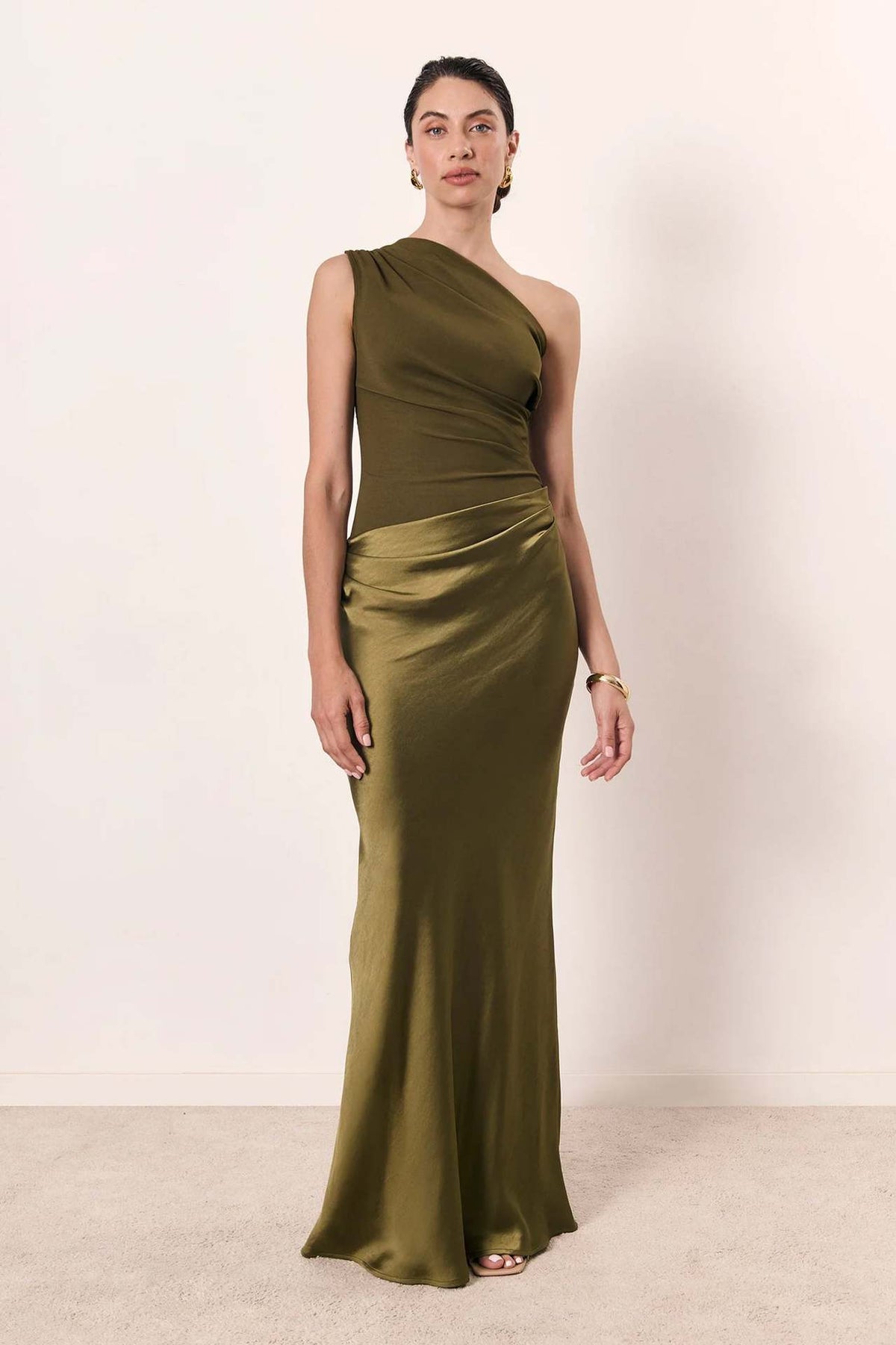 Vestido Longo Cetim Decote Diagonal Sem Mangas